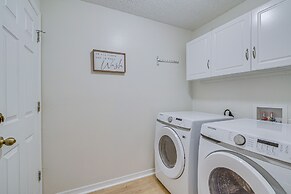 Citrus Springs Retreat w/ Grill & Screened Porch!