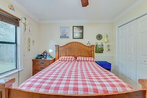 Pet-friendly Freeport Home - 2 Mi to Beach!