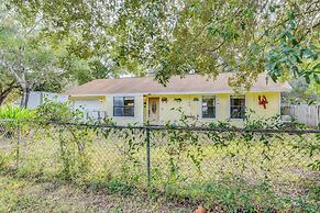 Pet-friendly Freeport Home - 2 Mi to Beach!