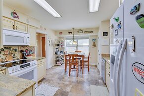 Pet-friendly Freeport Home - 2 Mi to Beach!