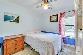 Pet-friendly Freeport Home - 2 Mi to Beach!