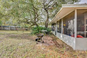 Pet-friendly Freeport Home - 2 Mi to Beach!