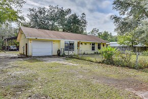 Pet-friendly Freeport Home - 2 Mi to Beach!