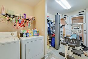 Pet-friendly Freeport Home - 2 Mi to Beach!