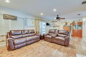 Pet-friendly Freeport Home - 2 Mi to Beach!