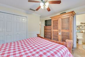 Pet-friendly Freeport Home - 2 Mi to Beach!