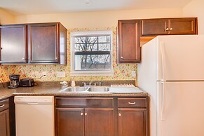 4 Mi to Hpu: Pet-friendly Home w/ Yard!