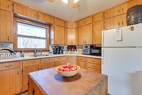 Peaceful Necedah Retreat: 3 Mi to Lakes!