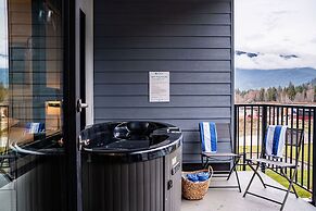 Powder Pines Retreat Revelstoke Vacation