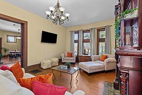 Luxurious and Convenient Rental Downtown - JZ Vacation Rentals