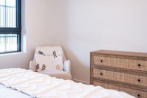 Drop In Condo by Revelstoke Vacations