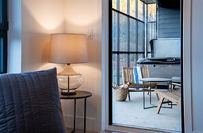 Drop In Condo by Revelstoke Vacations