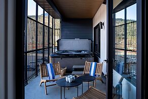 Drop In Condo by Revelstoke Vacations