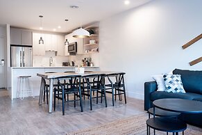 Drop In Condo by Revelstoke Vacations