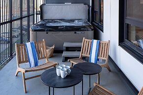 Drop In Condo by Revelstoke Vacations