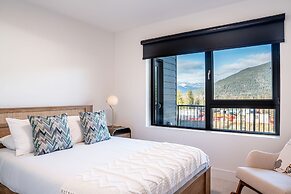 Drop In Condo by Revelstoke Vacations