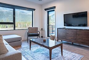 Mountainside Revival Revelstoke Vacations