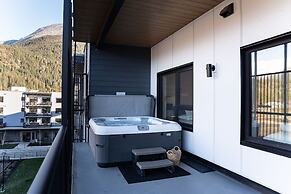 Mountainside Revival Revelstoke Vacations