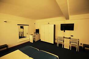 Single Tree Mount Hotel