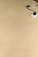 OYO 93352 Apartement Gateway Cicadas By Db Rent