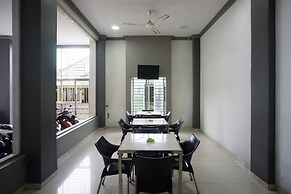 OYO 93355 Maestro Home Syariah