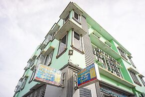 OYO 93355 Maestro Home Syariah