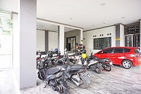 OYO 93355 Maestro Home Syariah