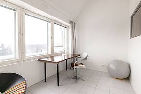 2ndhomes Gorgeous & Unique Top Floor Apt