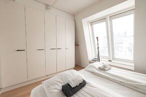 2ndhomes Gorgeous & Unique Top Floor Apt