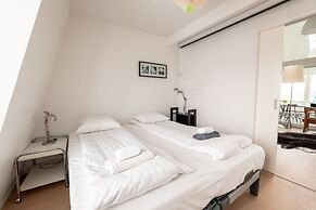 2ndhomes Gorgeous & Unique Top Floor Apt