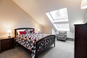 17 Vail Road 3 Bedroom Condo by RedAwning