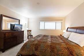 17 Vail Road 3 Bedroom Condo by RedAwning
