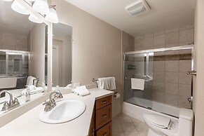 17 Vail Road 3 Bedroom Condo by RedAwning