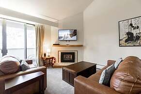 17 Vail Road 3 Bedroom Condo by RedAwning