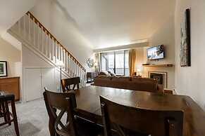 17 Vail Road 3 Bedroom Condo by RedAwning