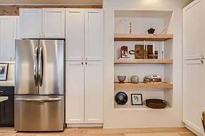 New Listing! Quandary View Retreat 3 Bedroom Home by RedAwning