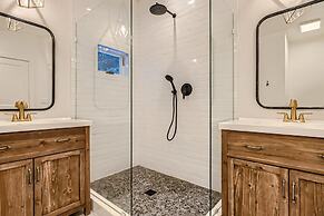 New Listing! Quandary View Retreat 3 Bedroom Home by RedAwning