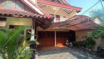 SPOT ON 93376 Roemah Ambarrukma 185 Syariah