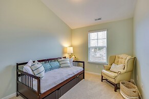 Sweet Dreamin Townhome ~ 7 Mi to Beach!