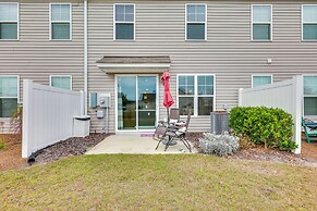 Sweet Dreamin Townhome ~ 7 Mi to Beach!