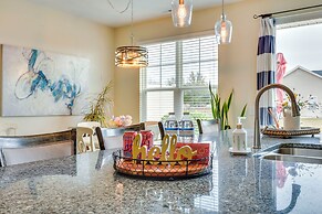 Sweet Dreamin Townhome ~ 7 Mi to Beach!