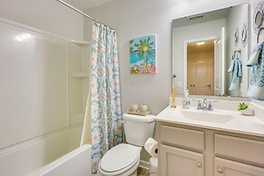 Sweet Dreamin Townhome ~ 7 Mi to Beach!