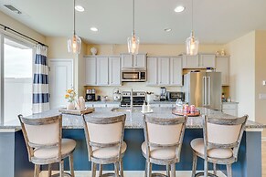 Sweet Dreamin Townhome ~ 7 Mi to Beach!