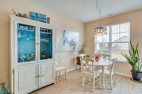 Sweet Dreamin Townhome ~ 7 Mi to Beach!