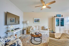 Sweet Dreamin Townhome ~ 7 Mi to Beach!