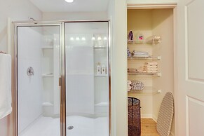 Sweet Dreamin Townhome ~ 7 Mi to Beach!