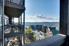 Branson Condo w/ Pool Near Silver Dollar City!