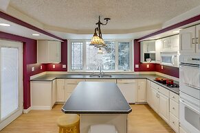 Spacious Fairbanks Home w/ Fireplaces!