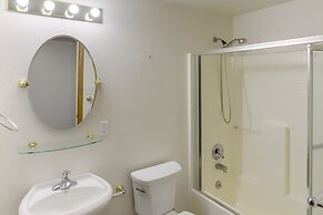 Spacious Fairbanks Home w/ Fireplaces!