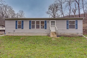 Pet-friendly Home ~ 10 Mi to Hocking Hills!